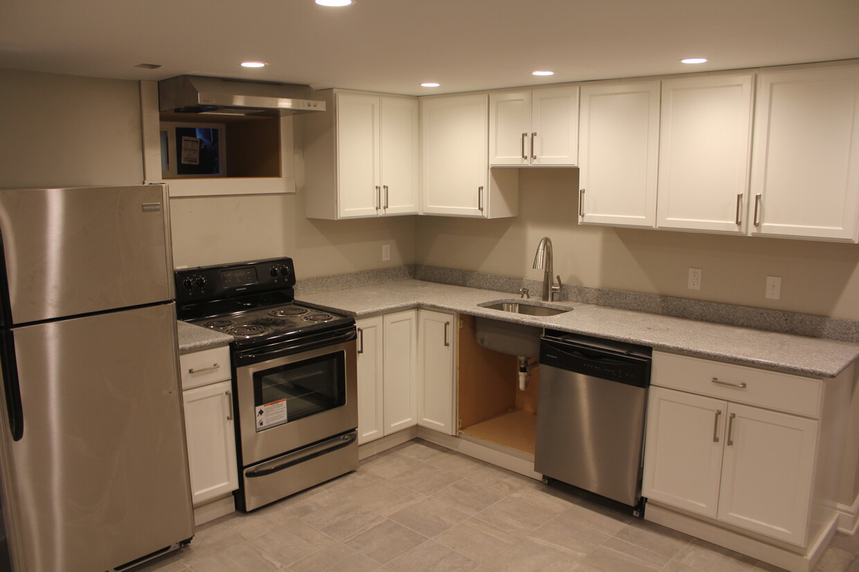 Kitchen - 5825 Bartlett St