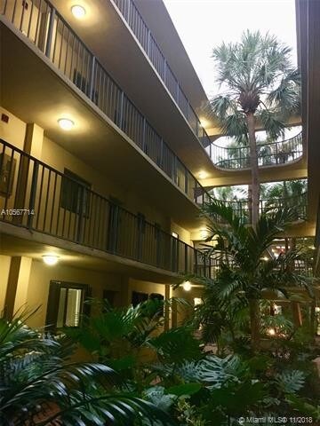 Foto del edificio - 8615 NW 8th St
