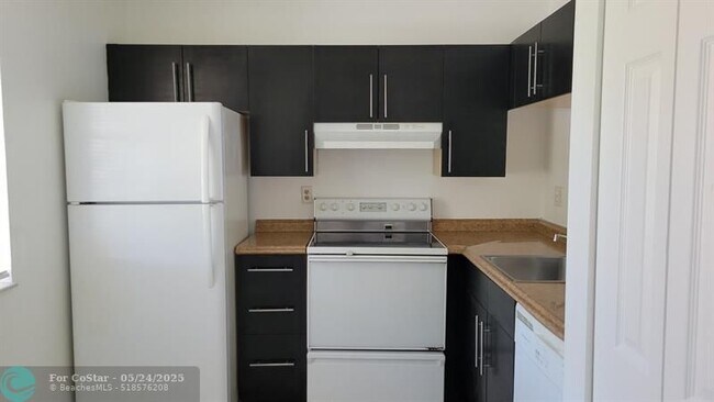 Building Photo - 3798 N University Dr