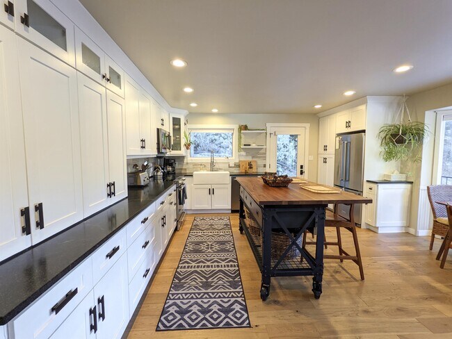 Foto del edificio - 32114 Upper Bear Creek Rd