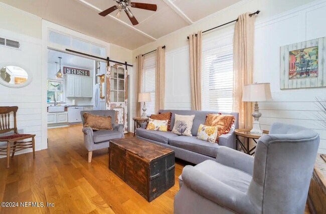 Foto del edificio - 251 Charlotte St