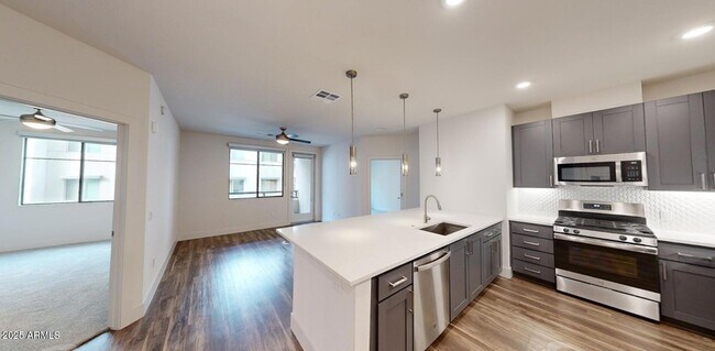 Foto del edificio - 15501 N Dial Blvd