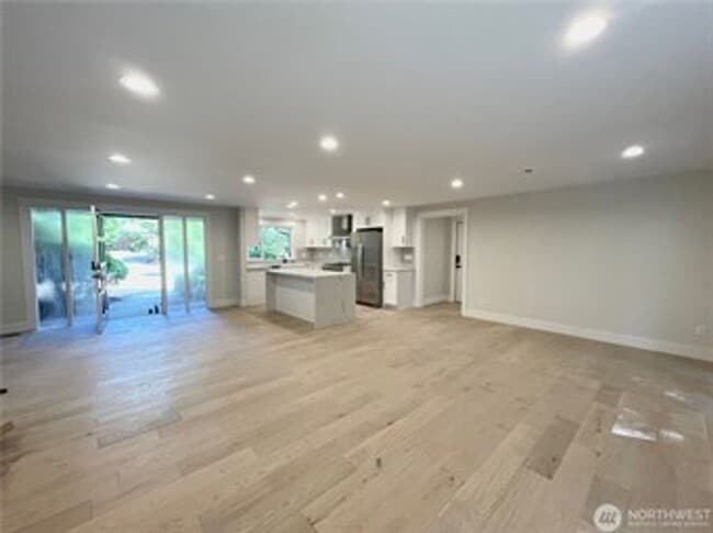 Building Photo - 3Bd/2.5Ba Mercer Island House