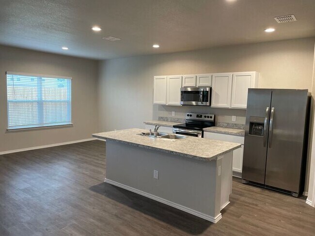 Foto del edificio - $500 OFF First Month MOVE IN SPECIAL NEW T...