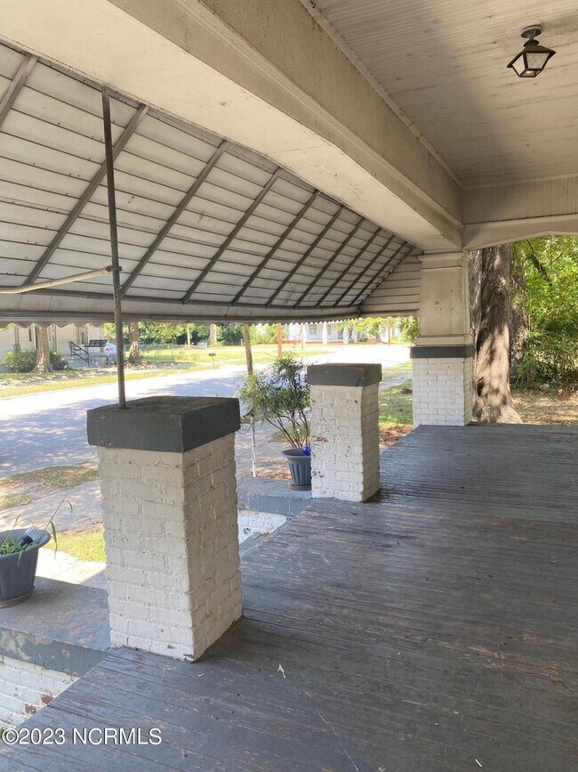 Foto del edificio - 613 Clark St