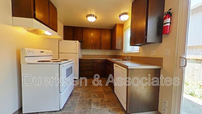 Building Photo - 122 NE Conifer