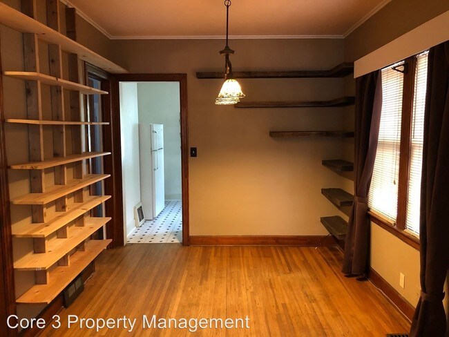 Building Photo - 2 br, 1 bath House - 705 W Walnut