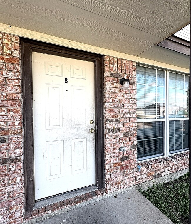 Building Photo - 4302 Sylvia Dr