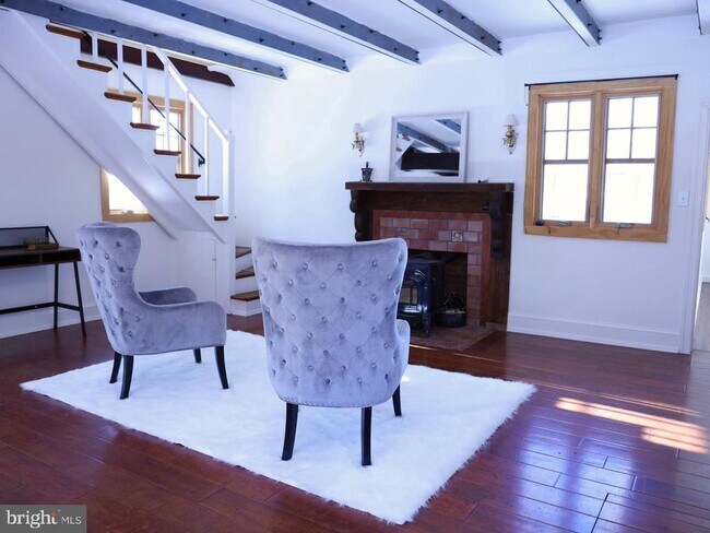 Foto del edificio - 2598 River Rd