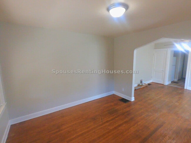 Foto del edificio - 1427 N Gladstone Ave