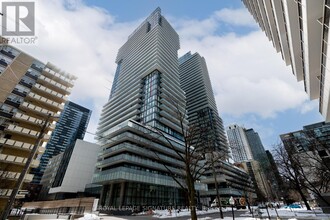 Building Photo - 185 Roehampton Ave