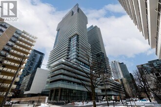 Building Photo - 185 Roehampton Ave