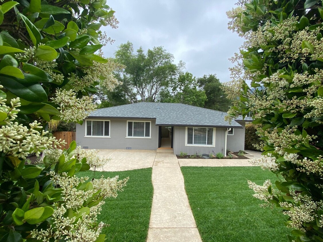 Primary Photo - Beautifully Remodeled 2 Story Home In Cold...