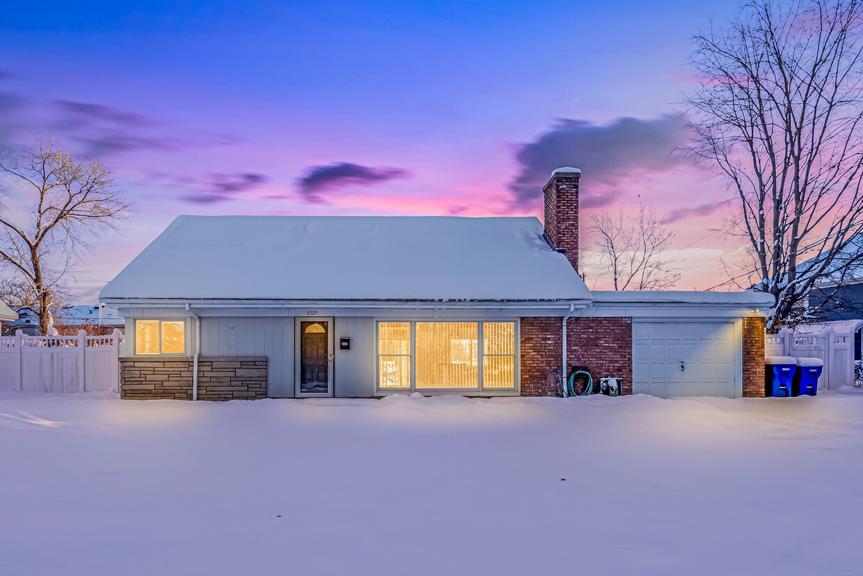 Foto principal - 3225 Illinois Rd