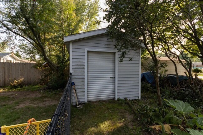 Foto del edificio - Click the “Apply Now” button or email wapmrentals@gmail.com for a prompt response.