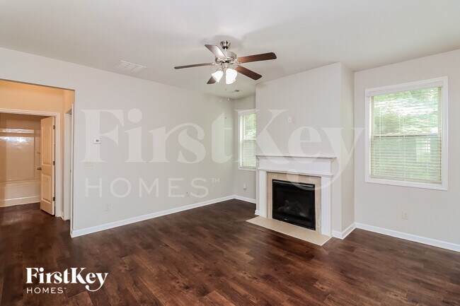 Building Photo - 404 Silverwood Dr