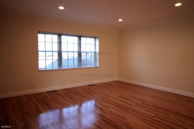 Building Photo - 55 Lake Shore Ct
