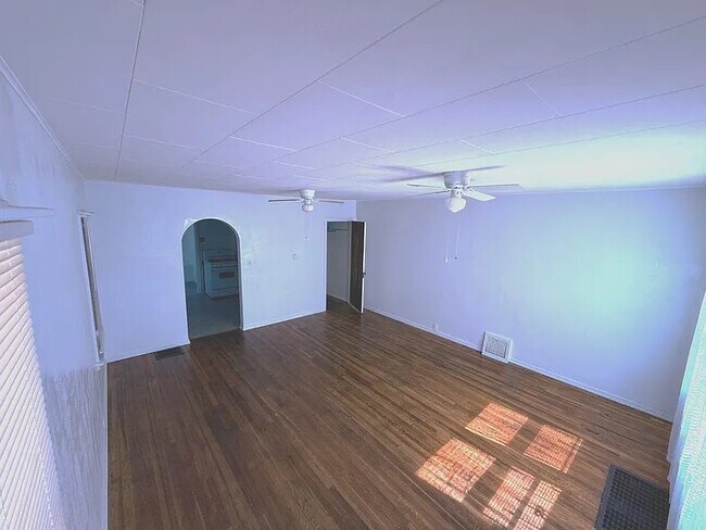 Foto del edificio - 1315-1317 E 4th St