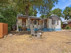 Building Photo - 911 Reverchon Dr
