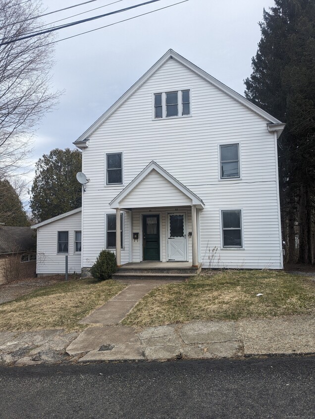 83 Birdsall St, Winsted, CT 06098 Room for Rent in Winsted, CT
