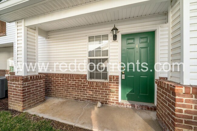 Foto del edificio - Charm and Convenience: Your Ideal 2-Bedroo...