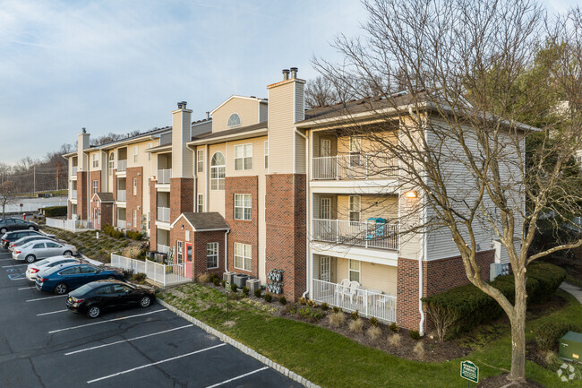 Building Photo - Crescent Court