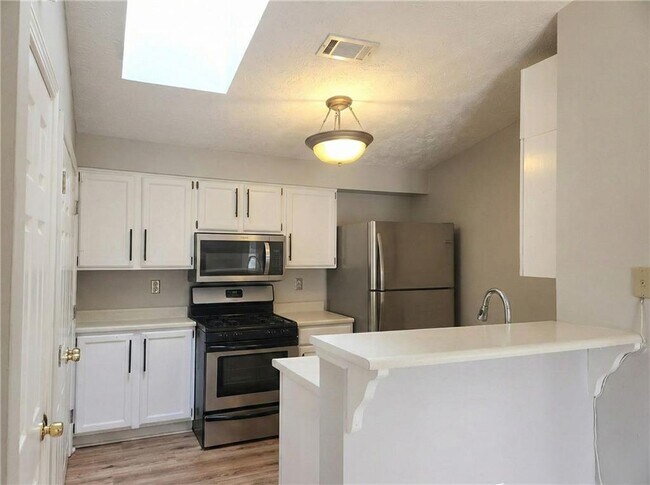 Foto del edificio - 1244 Keys Lake Dr NE