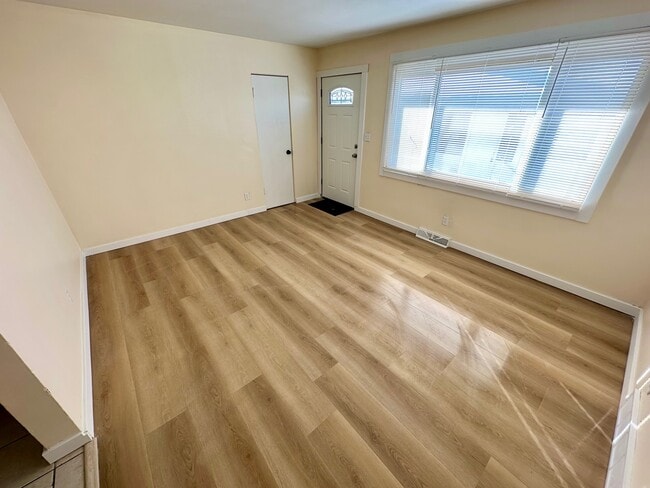 Building Photo - 1166 Tonawanda Ave