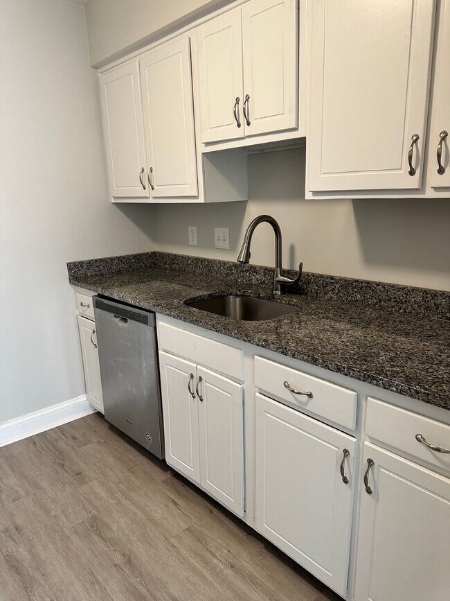 Foto del edificio - 2 bedroom condo in Sonoma Woods! Available...