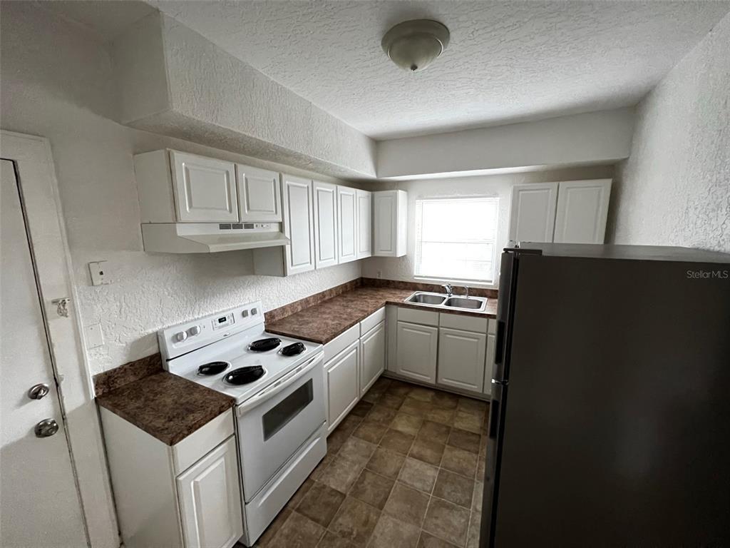 Primary Photo - 20 E Ave B
