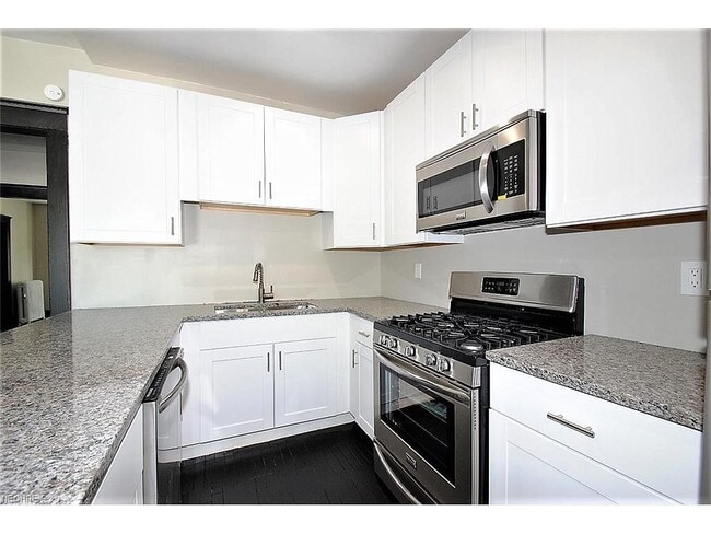 Building Photo - 1374 Cove Ave