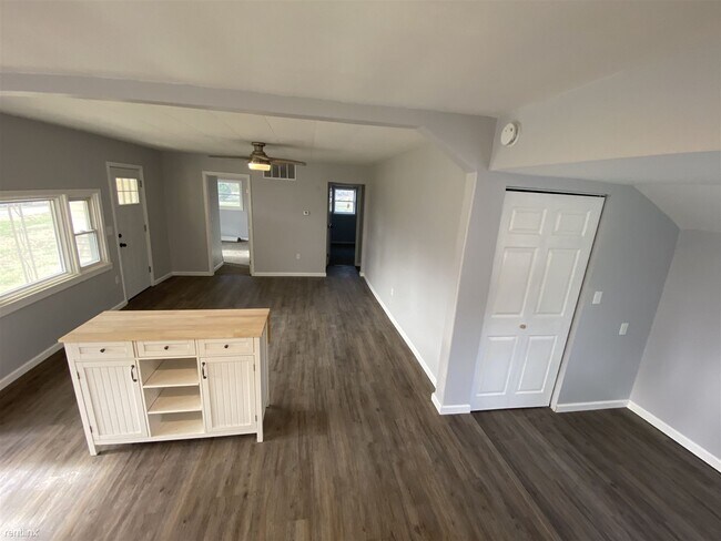 Foto del edificio - 3 br, 1 bath House - 11011 3rd St