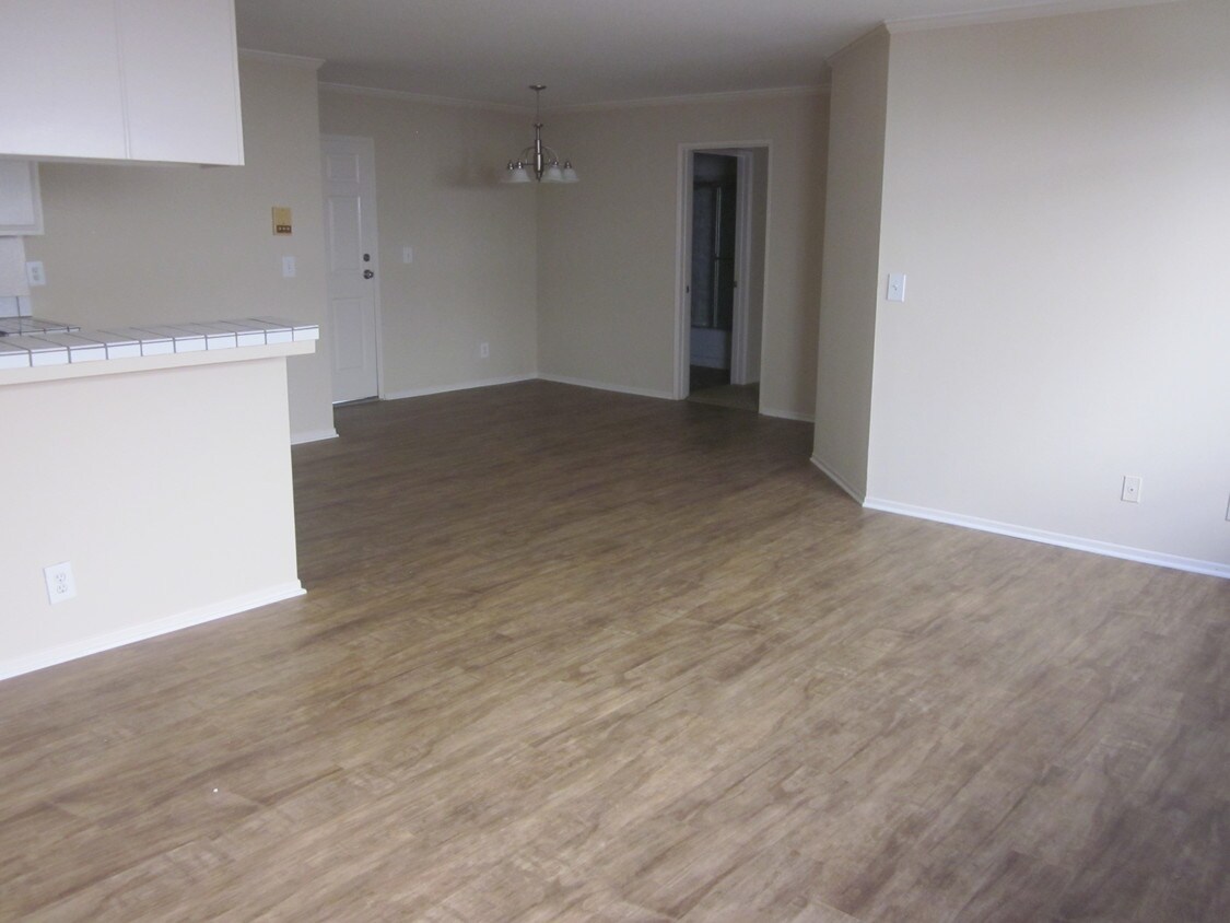 Primary Photo - 311 E Cedar Ave