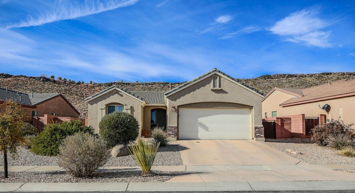Primary Photo - Coral Canyon Gem