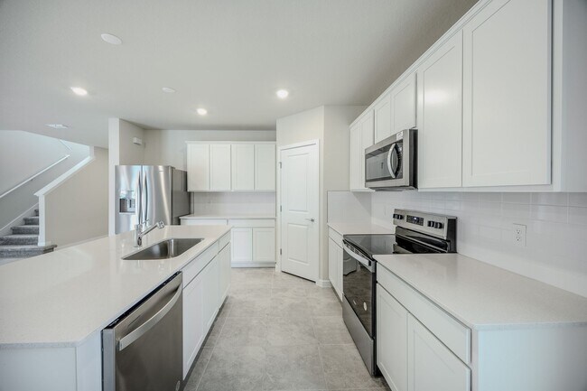 Foto del edificio - Brand New Beautiful 5 bed/ 3 Bath For Rent...