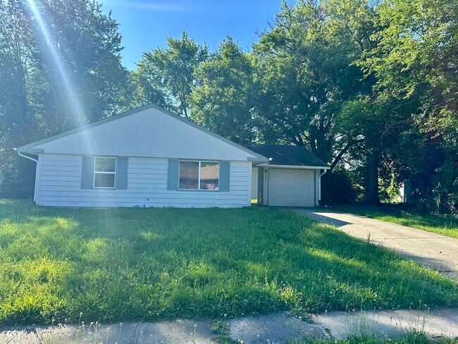 Building Photo - 3921 Malibu Dr