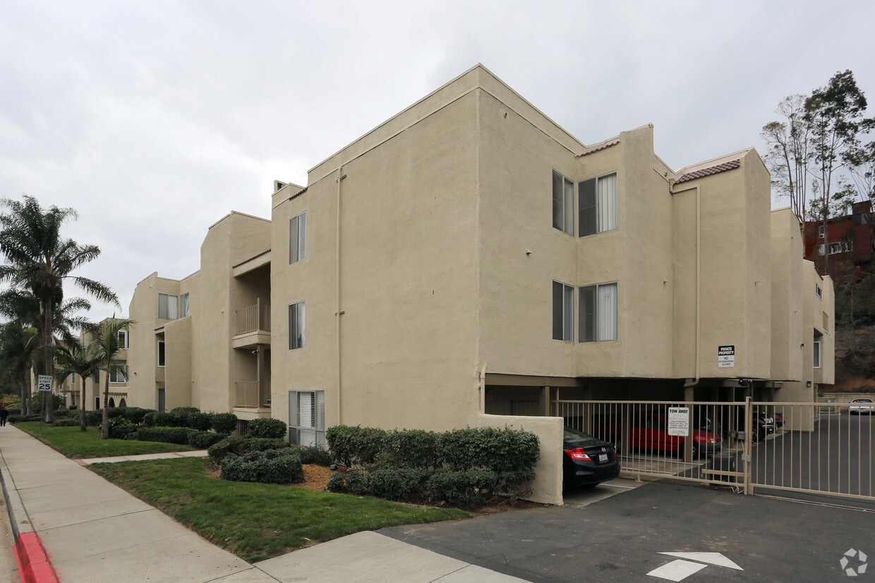 Del Mar Bluffs Apartments in Del Mar, CA