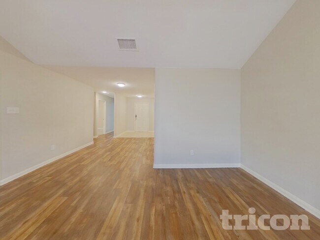 Foto del edificio - 102 Saddlebag Ct