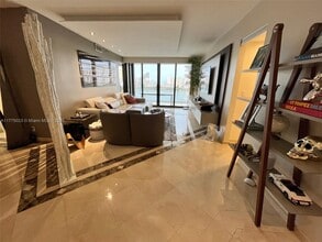 Building Photo - 2800 Island Blvd