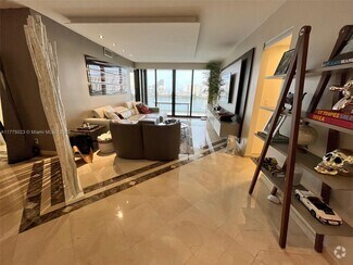 Building Photo - 2800 Island Blvd