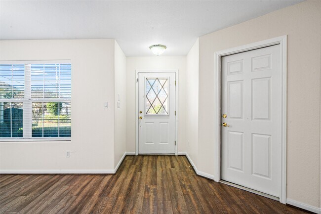 Foto del edificio - 2224 Shady Tree Ln