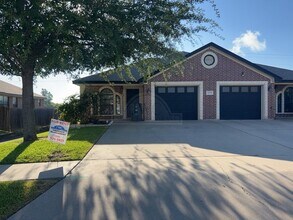 Building Photo - 5600 Aquarius Dr