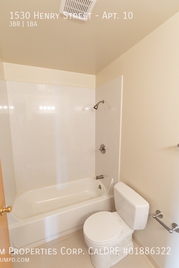 Building Photo - 1530 Henry St