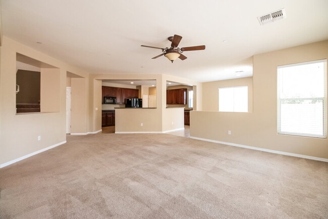 Building Photo - 617 Vuelta Buril