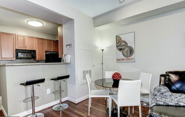 Unidad - 1111 25th St NW