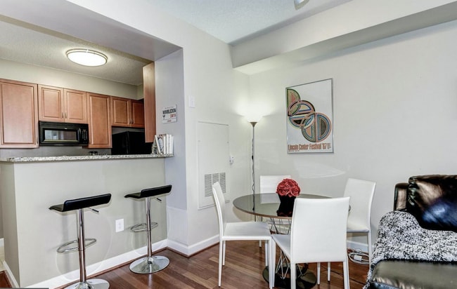 Unit - 1111 25th St NW