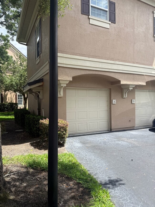 Building Photo - 14229 Falls Church Dr