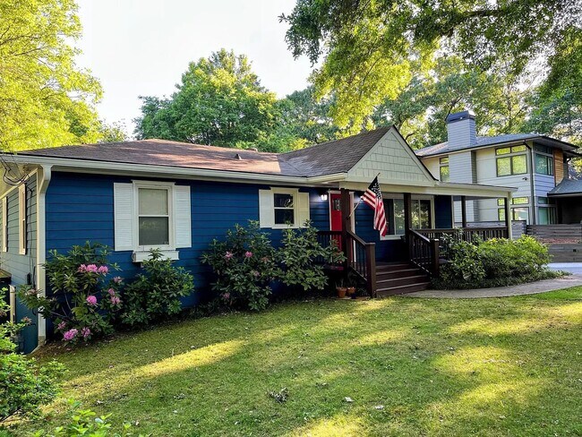 Building Photo - Alluring home available for you!