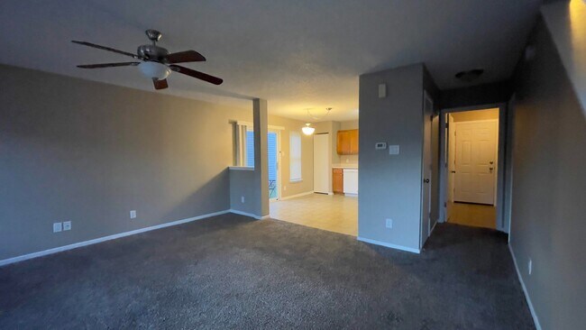 Building Photo - 3 Bedroom 2.5 Bath House