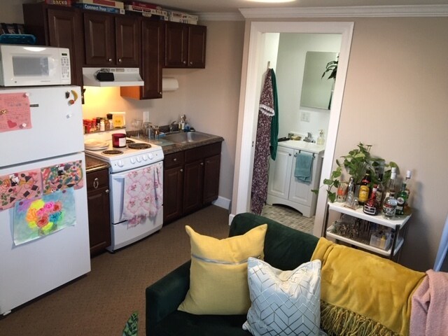 Family Room - 1296 E Victor Rd